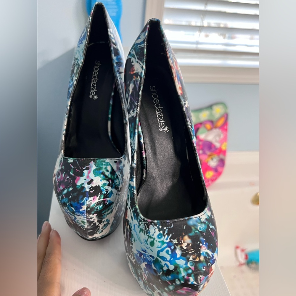 Shoedazzle Ivona US Size  5.5 Floral Pumps Heels.